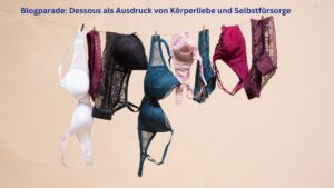 Eine Leine mit Dessous. In blauen Buchstaben im oberen Teil die Schrift "Blogparade: Dessous als Ausdruck von Körperliebe und Selbstfürsorge"